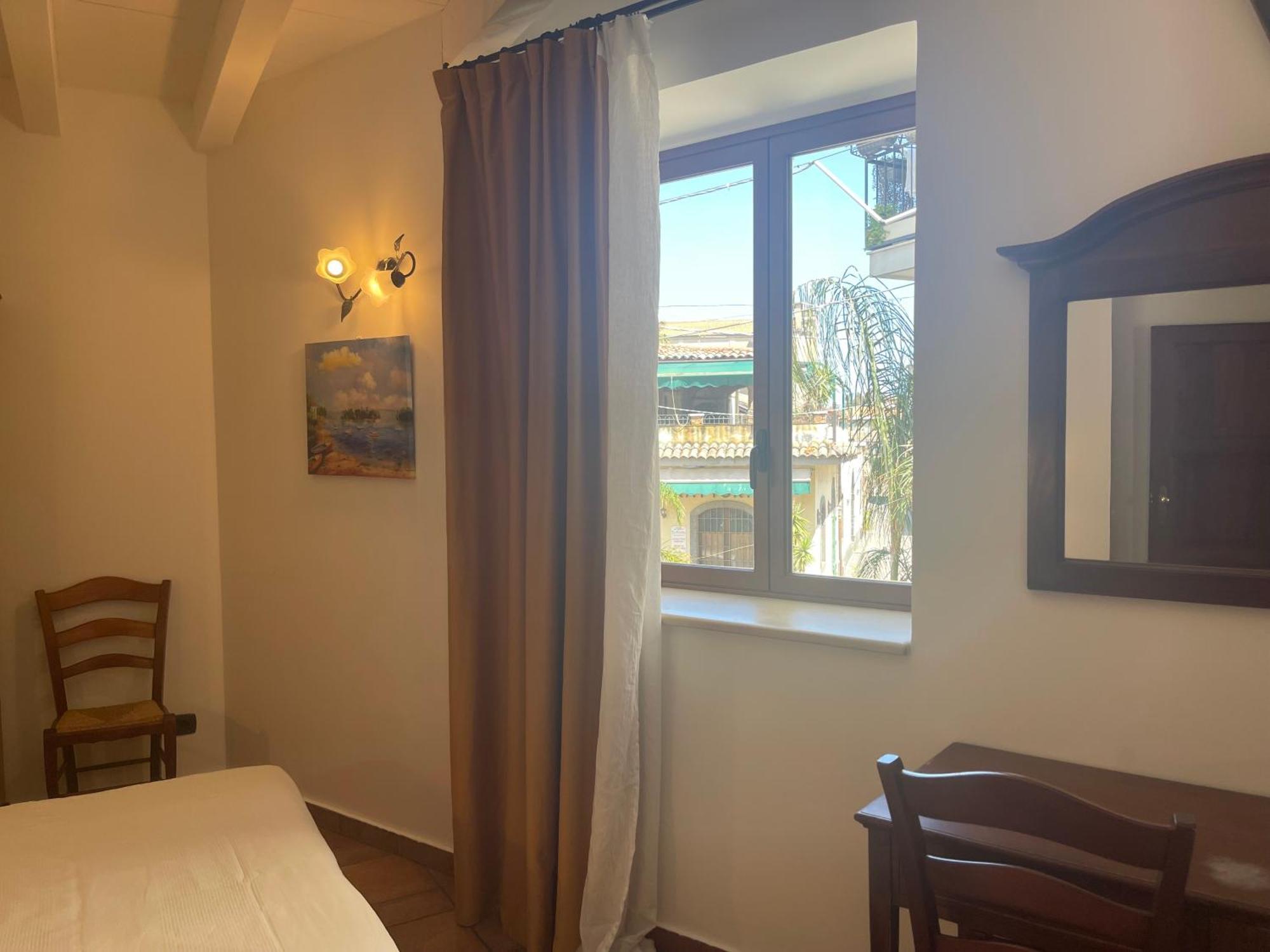 Hotel Capomulini 3 Stelle Acireale Kültér fotó