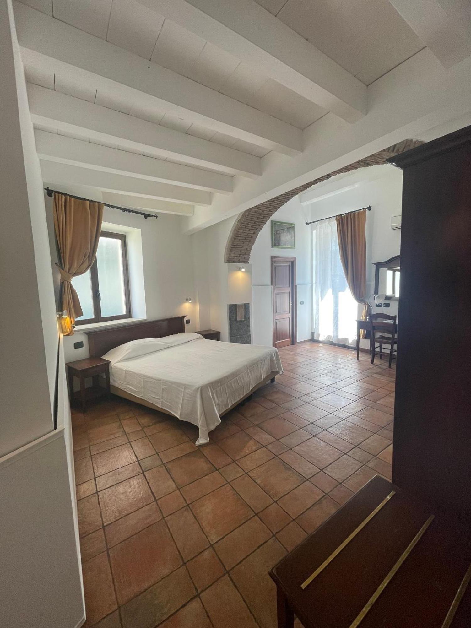 Hotel Capomulini 3 Stelle Acireale Kültér fotó
