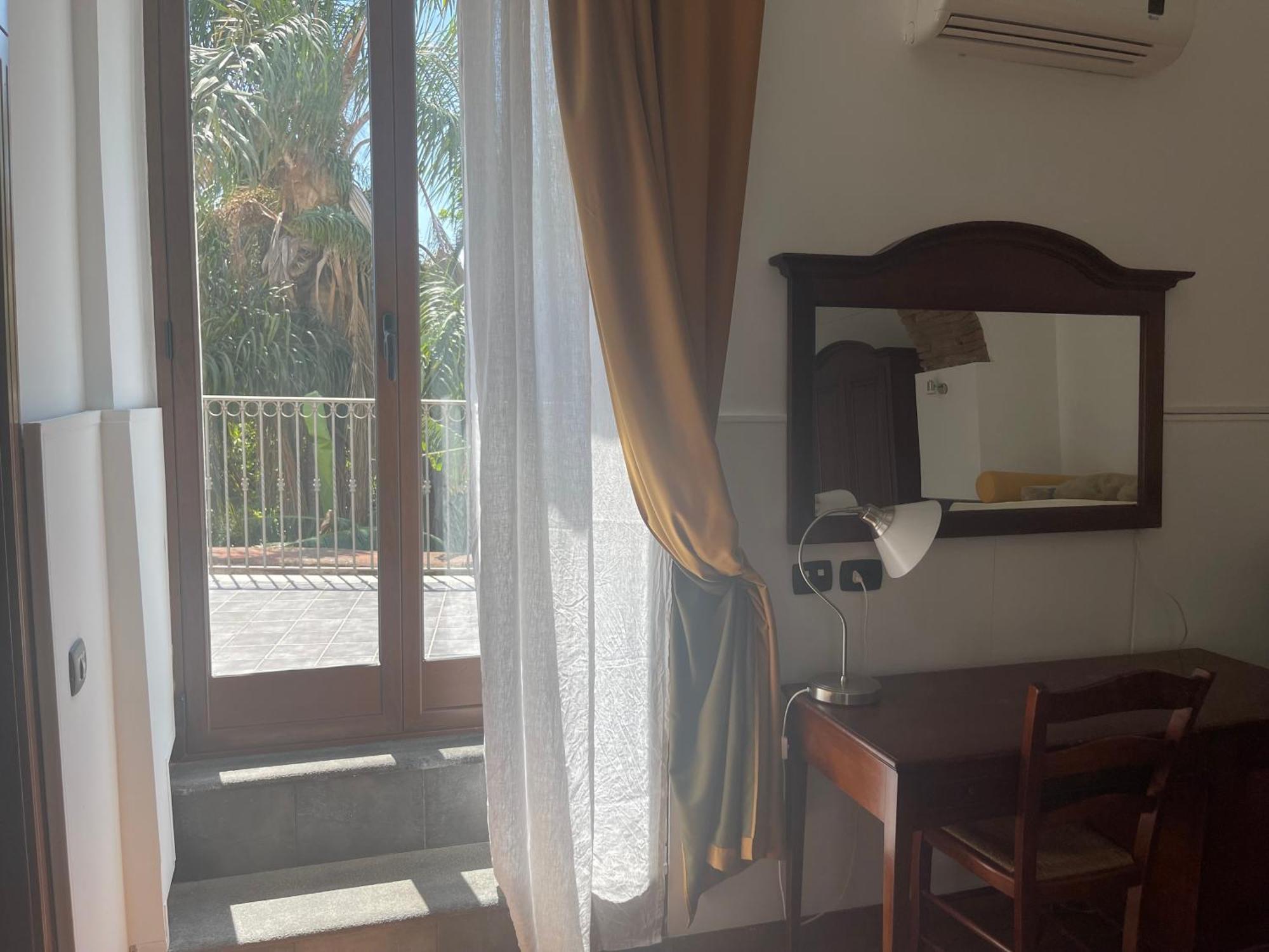 Hotel Capomulini 3 Stelle Acireale Kültér fotó