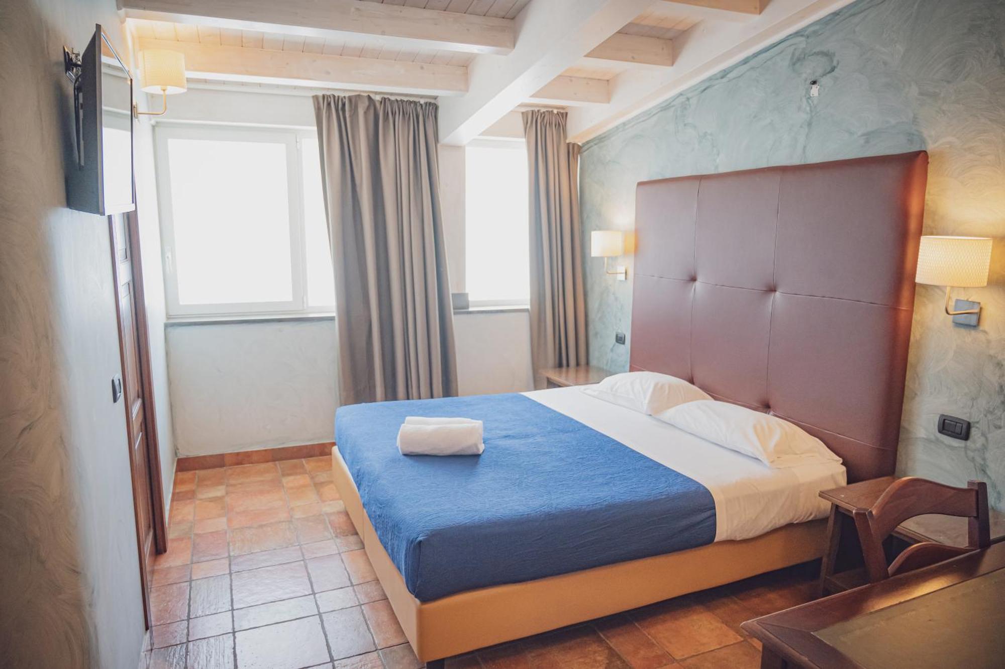 Hotel Capomulini 3 Stelle Acireale Kültér fotó